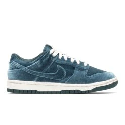 Nike WOMEN'S DUNK LOW SV